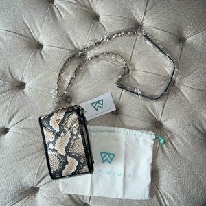 Kelly Wynne Out and About Phone Crossbody in Metallic Neutral